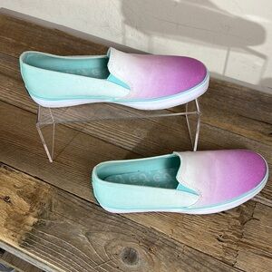 Sperry lagoon tie-dye gym shoes/sneakers. Size 4. EUC.